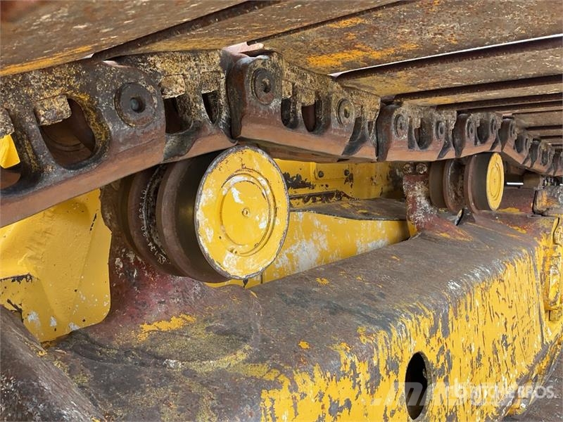 Komatsu D61PX-24 Buldožeri guseničari