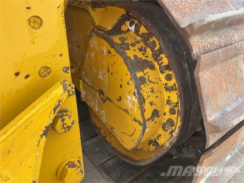 Komatsu D61PX-24 Buldožeri guseničari