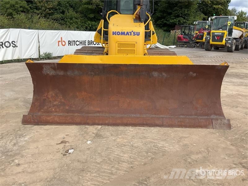 Komatsu D61PX-24 Buldožeri guseničari