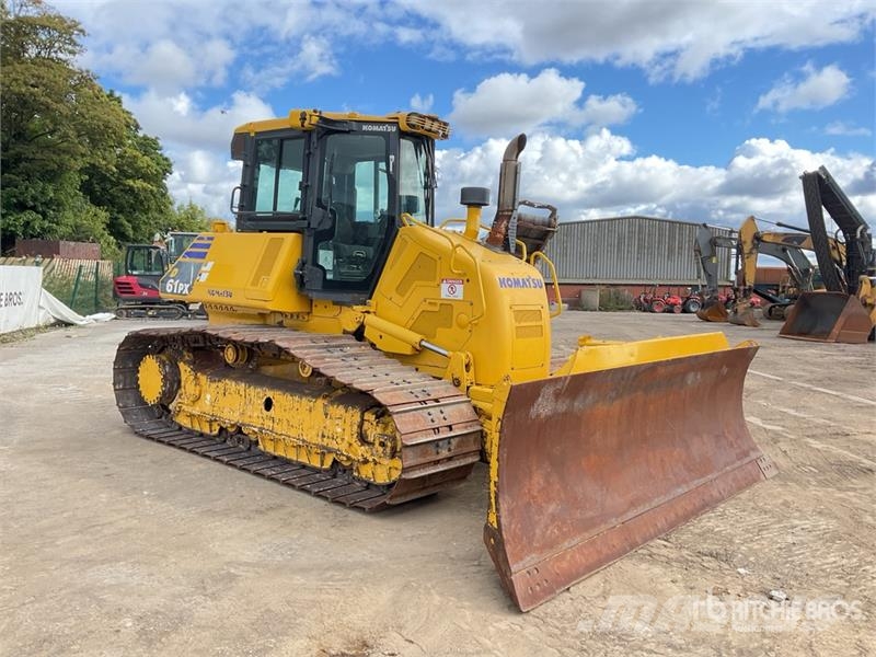 Komatsu D61PX-24 Buldožeri guseničari