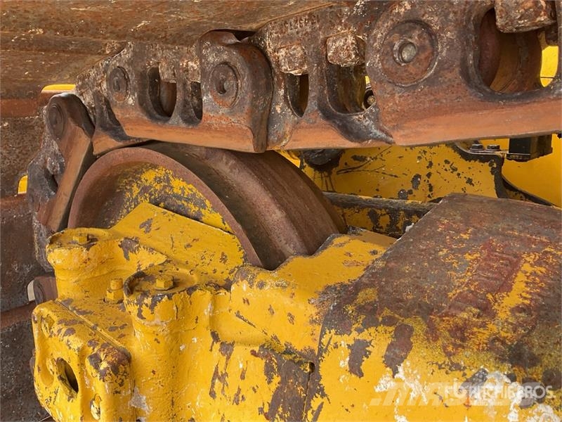 Komatsu D61PX-24 Buldožeri guseničari