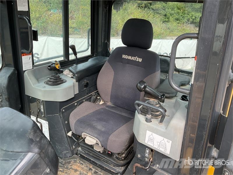 Komatsu D61PX-24 Buldožeri guseničari