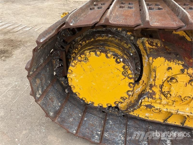 Komatsu D61PX-24 Buldožeri guseničari