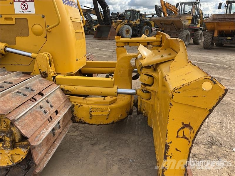 Komatsu D61PX-24 Buldožeri guseničari