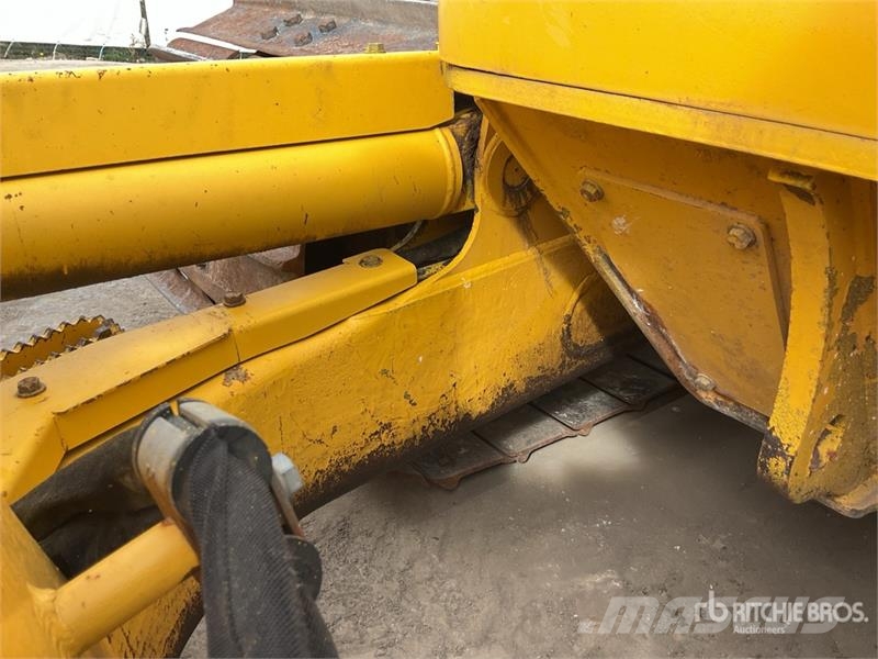Komatsu D61PX-24 Buldožeri guseničari