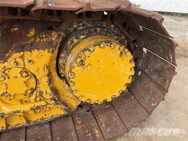 Komatsu D61PX-24 Buldožeri guseničari
