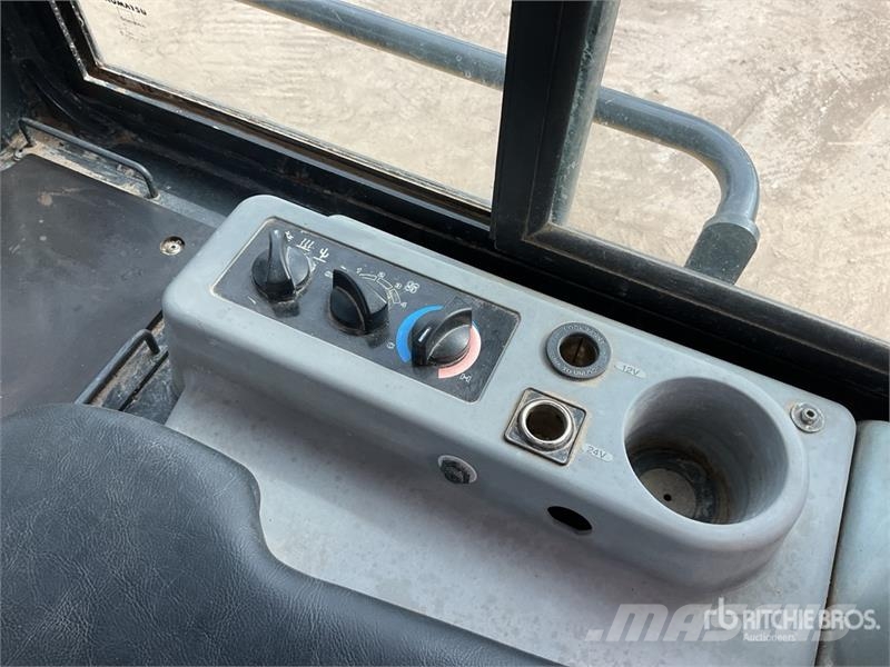 Komatsu D61PX-24 Buldožeri guseničari