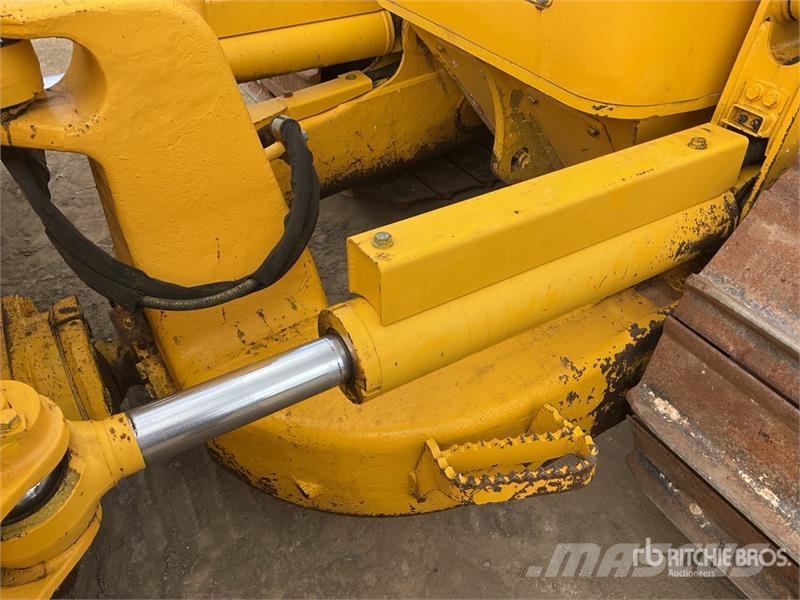 Komatsu D61PX-24 Buldožeri guseničari