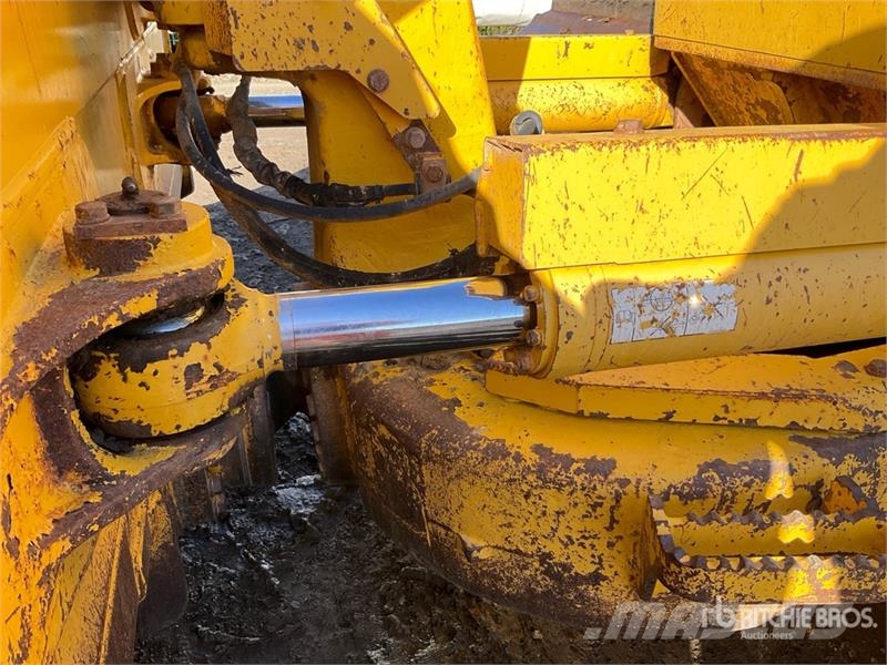 Komatsu D61PXI-24 Crawler Dozer Buldozer sobre oruga