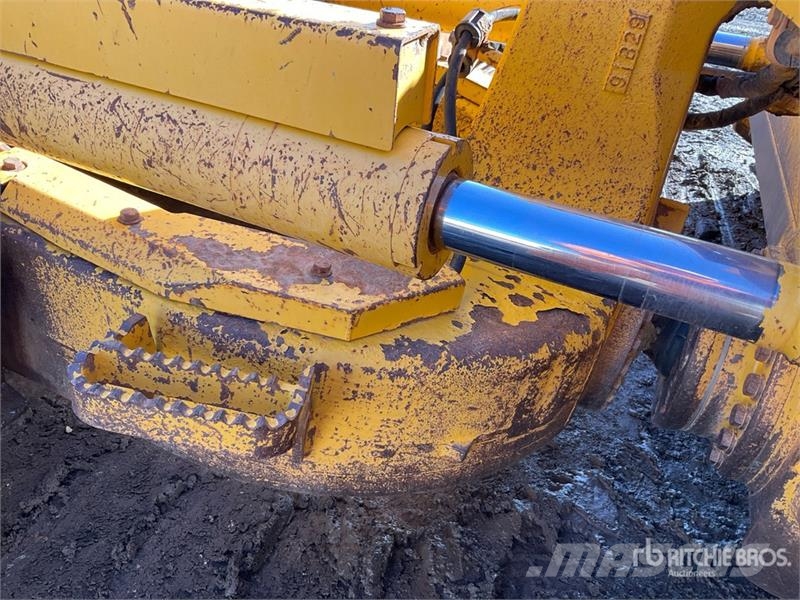 Komatsu D61PXI-24 Crawler Dozer Buldozer sobre oruga