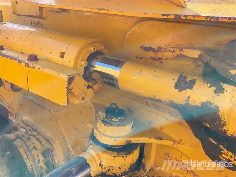 Komatsu D61PXI-24 Crawler Dozer Buldozer sobre oruga