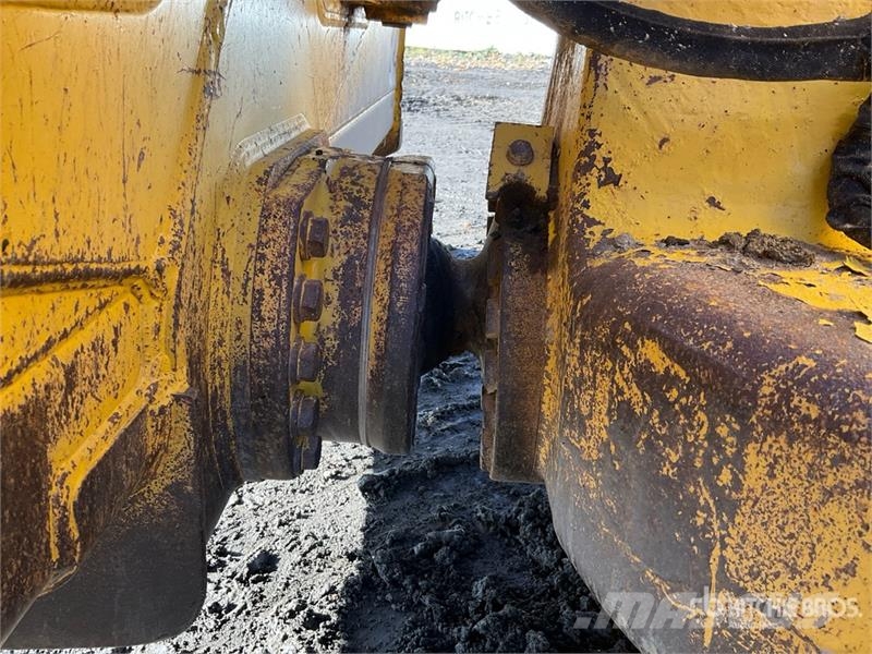Komatsu D61PXI-24 Crawler Dozer Buldozer sobre oruga
