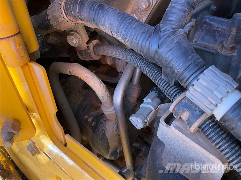 Komatsu D61PXI-24 Crawler Dozer Buldozer sobre oruga