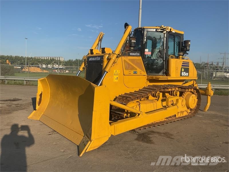 Komatsu D65EX-16 履带式推土机