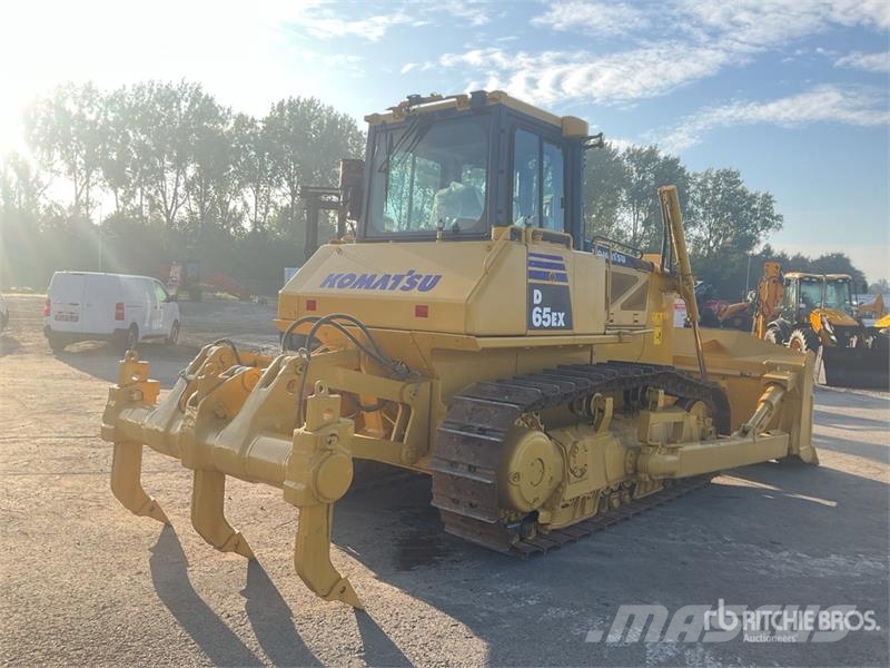 Komatsu D65EX-16 履带式推土机