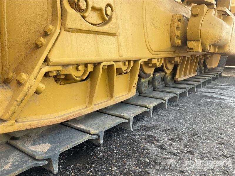 Komatsu D65EX-16 Гусеничные бульдозеры