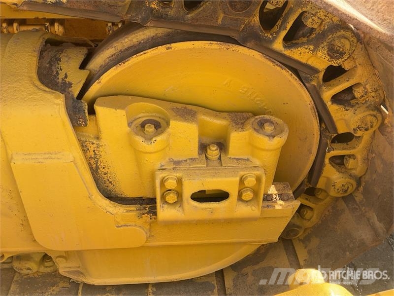 Komatsu D65EX-16 بلدوزرات مجنزرة