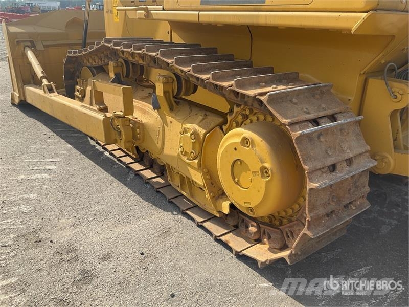 Komatsu D65EX-16 بلدوزرات مجنزرة