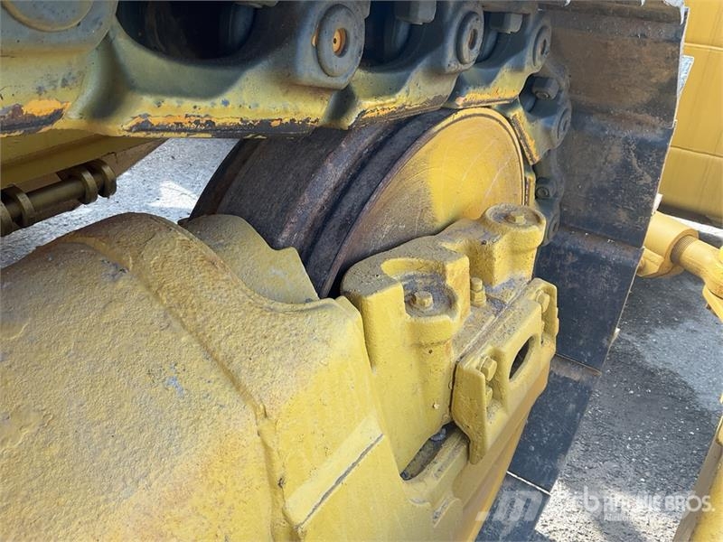 Komatsu D65EX-16 Гусеничные бульдозеры