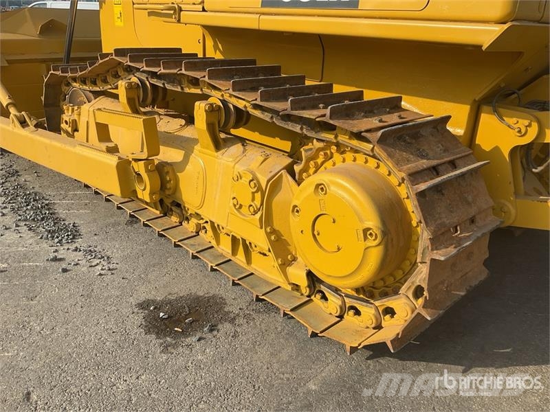 Komatsu D65EX-16 Гусеничные бульдозеры