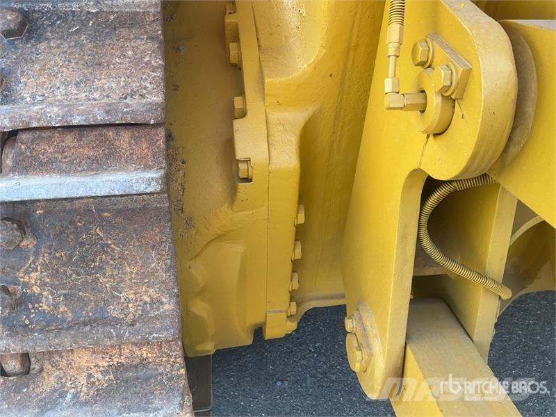 Komatsu D65EX-16 بلدوزرات مجنزرة