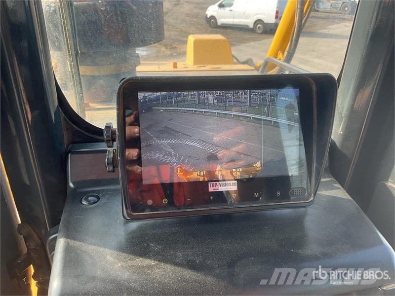 Komatsu D65EX-16 Гусеничные бульдозеры