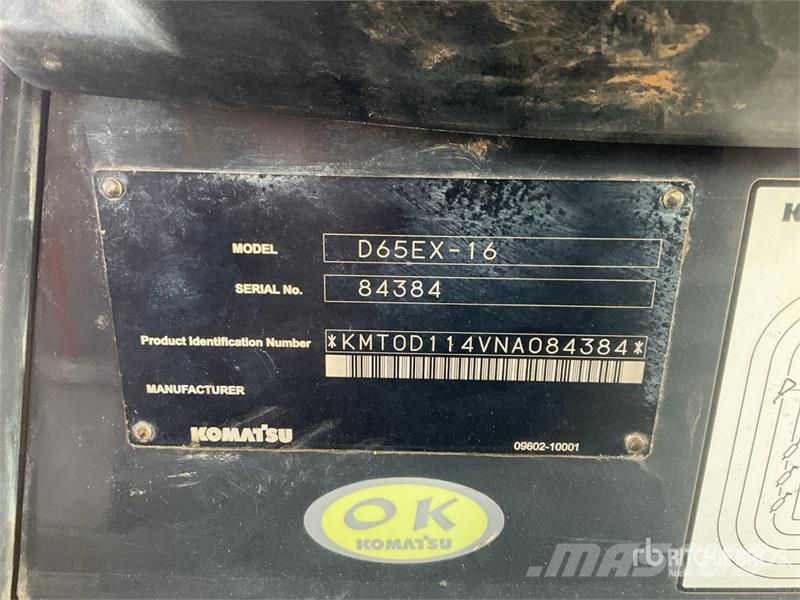 Komatsu D65EX-16 Гусеничные бульдозеры