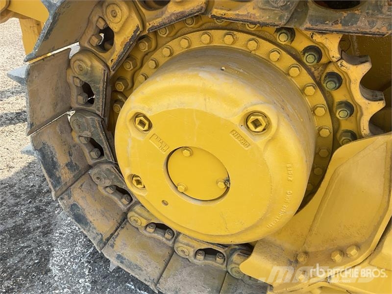 Komatsu D65EX-16 Гусеничные бульдозеры