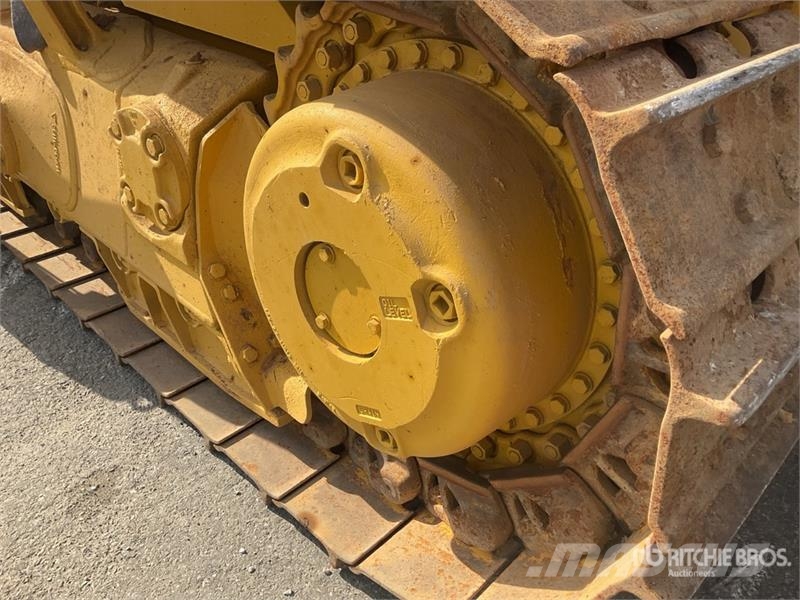 Komatsu D65EX-16 بلدوزرات مجنزرة