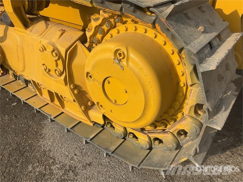 Komatsu D65EX-16 Гусеничные бульдозеры