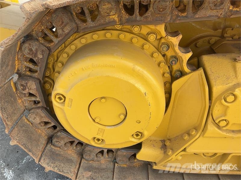 Komatsu D65EX-16 بلدوزرات مجنزرة