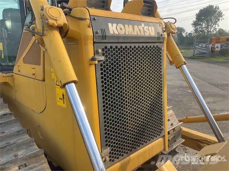 Komatsu D65EX-16 Гусеничные бульдозеры