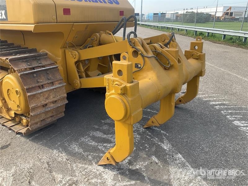 Komatsu D65EX-16 بلدوزرات مجنزرة