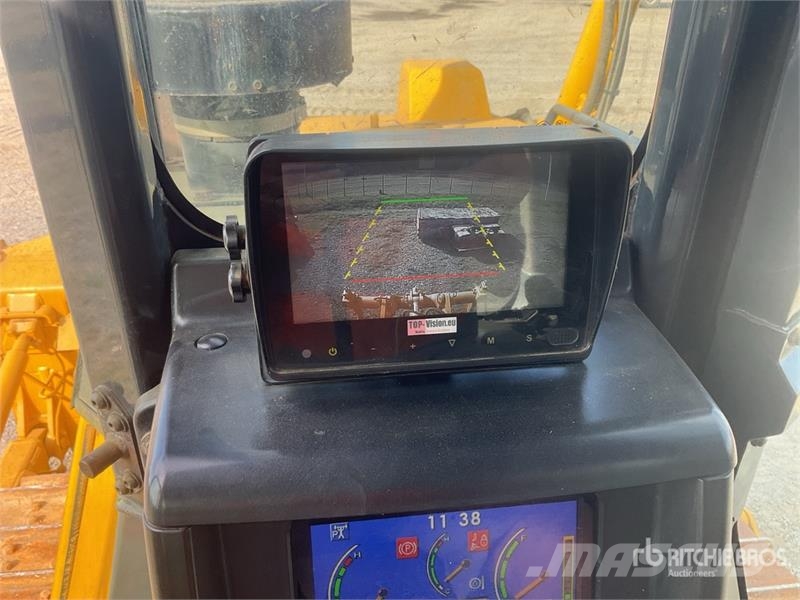 Komatsu D65EX-16 بلدوزرات مجنزرة