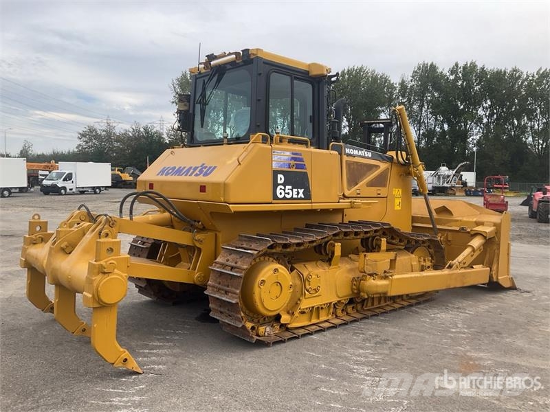 Komatsu D65EX-16 履带式推土机