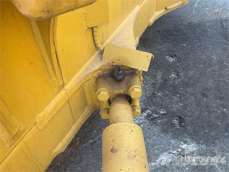 Komatsu D65EX-16 بلدوزرات مجنزرة