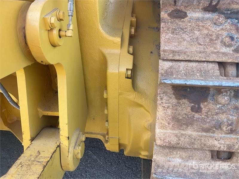 Komatsu D65EX-16 Гусеничные бульдозеры