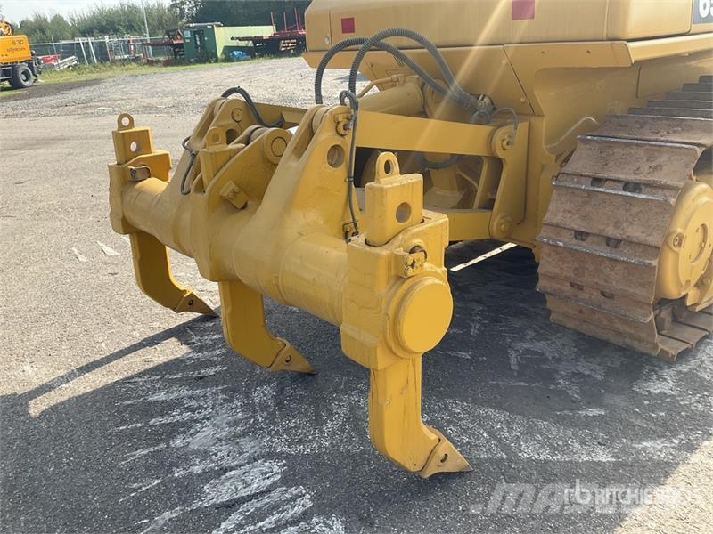 Komatsu D65EX-16 بلدوزرات مجنزرة