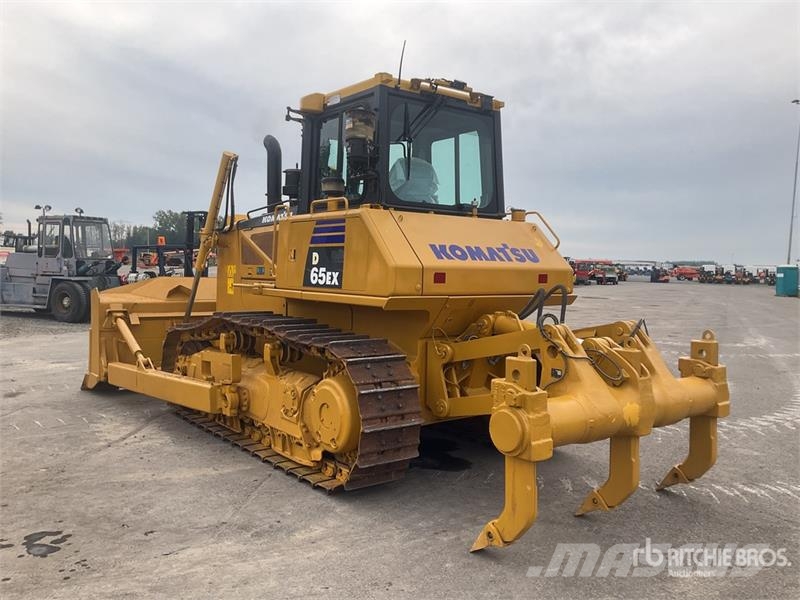 Komatsu D65EX-16 履带式推土机
