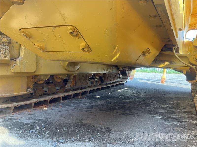 Komatsu D65EX-16 Гусеничные бульдозеры