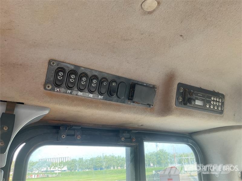 Komatsu D65EX-16 Гусеничные бульдозеры