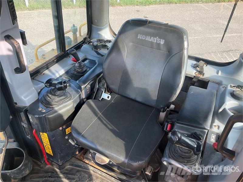 Komatsu D65EX-16 Гусеничные бульдозеры