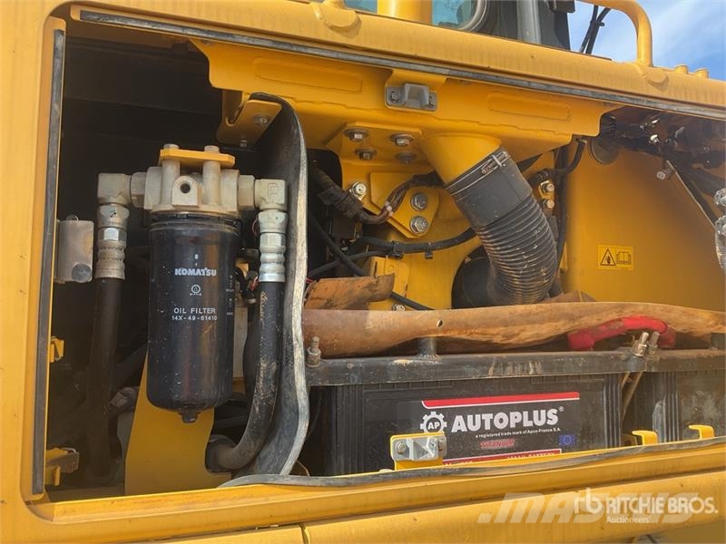 Komatsu D65EX-16 بلدوزرات مجنزرة