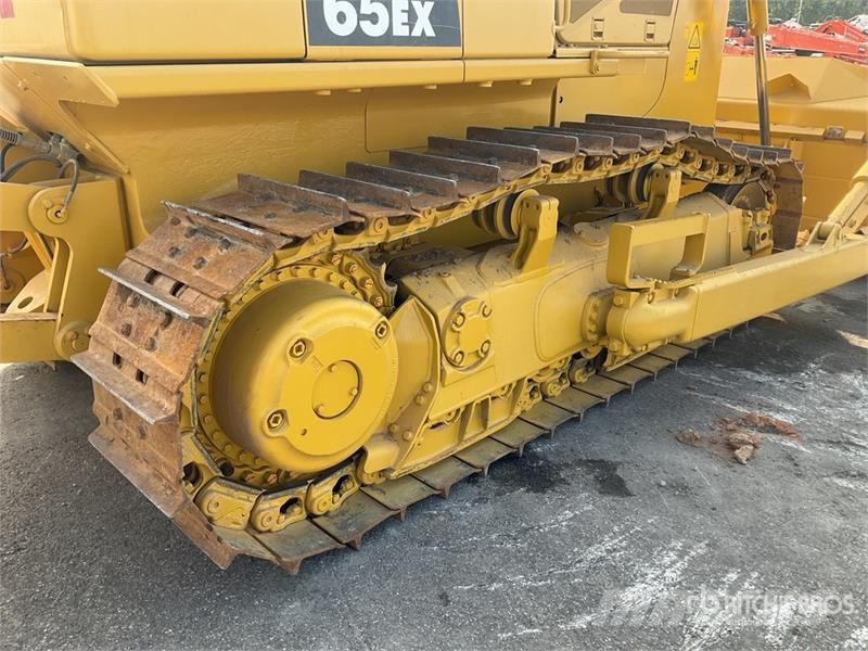 Komatsu D65EX-16 Гусеничные бульдозеры