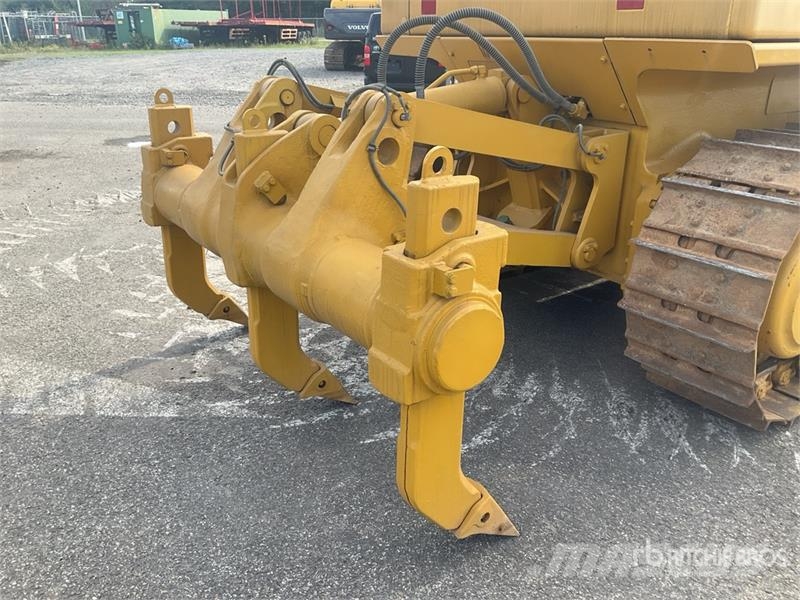 Komatsu D65EX-16 بلدوزرات مجنزرة