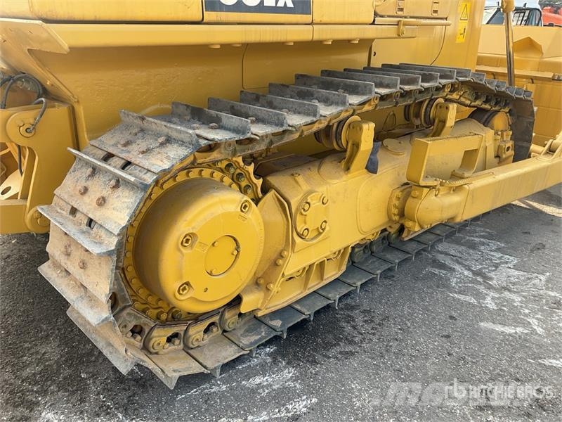 Komatsu D65EX-16 Гусеничные бульдозеры