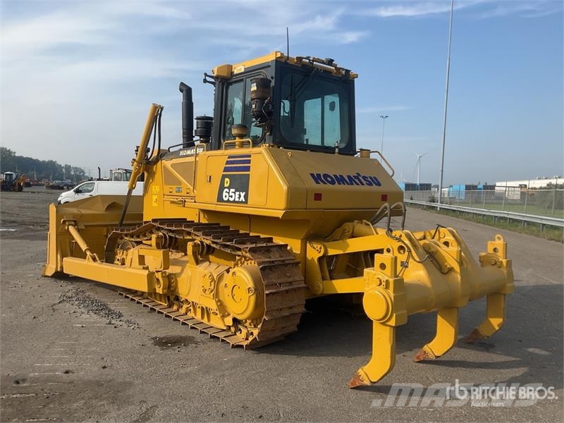 Komatsu D65EX-16 Гусеничные бульдозеры