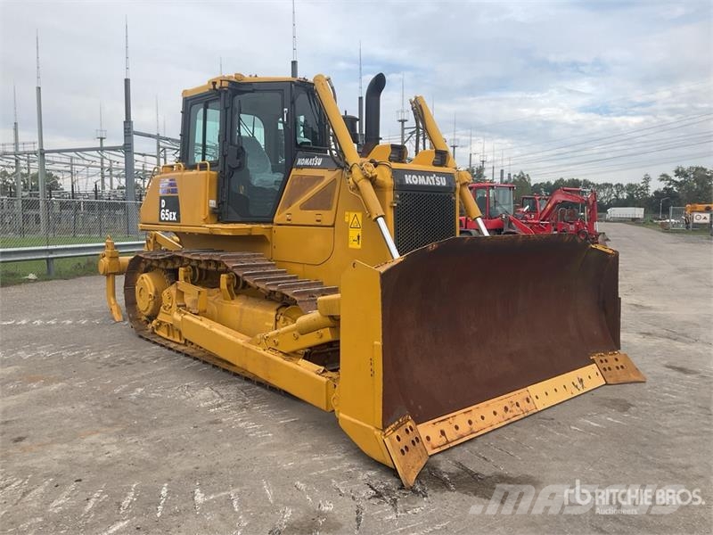 Komatsu D65EX-16 履带式推土机