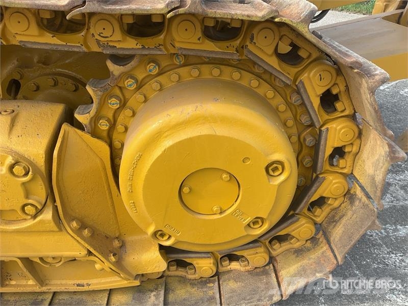 Komatsu D65EX-16 بلدوزرات مجنزرة