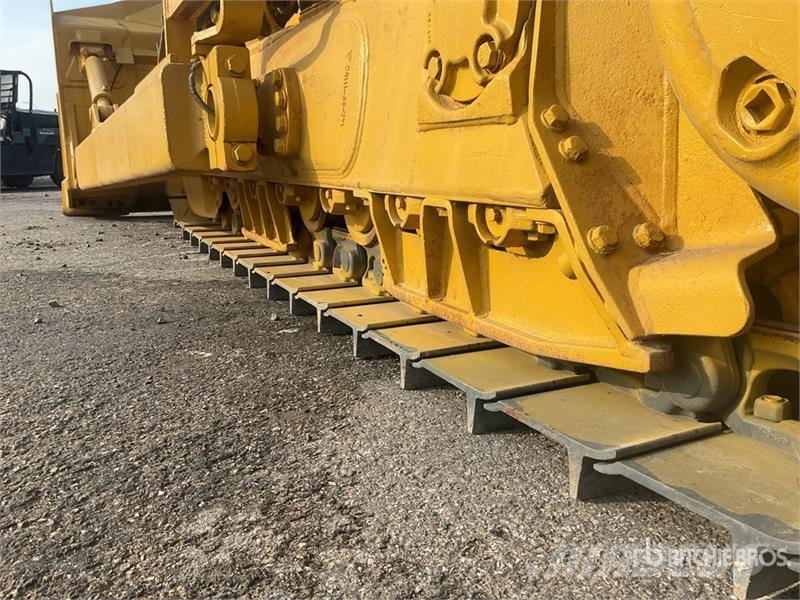 Komatsu D65EX-16 Гусеничные бульдозеры
